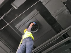 建筑面積2000多平米的制藥廠大型空調清洗專業辦法，保證清洗潔
